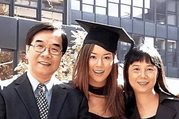 揭秘徐子淇女儿八字命理：能否改变她的命运轨迹？
