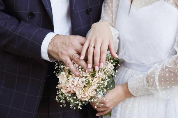 李小龙命理解析：如何通过八字看命运不同，合婚能改变运势吗？