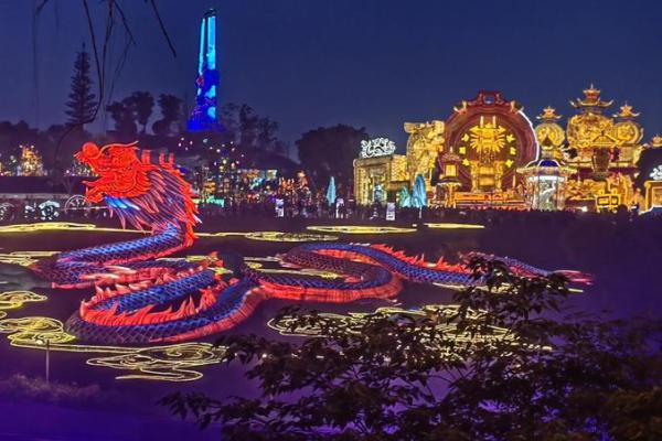 正月十五：花灯璀璨，体验元宵节的节日氛围