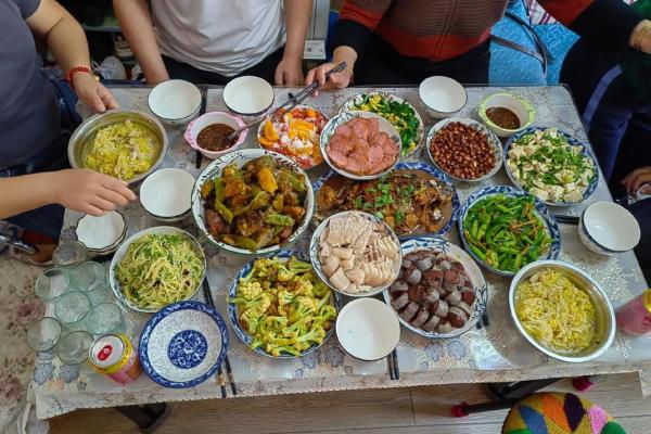 英国感恩节：温情时刻与美味佳肴，享受家庭团聚的幸福