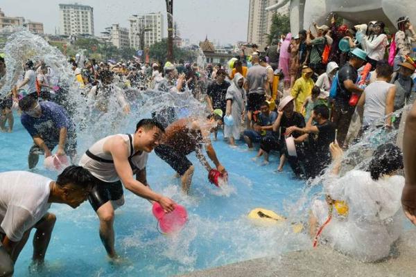 泼水节:欢庆盛夏,享受自然与民俗的融合 泼水节:欢庆盛夏,享受自然与民俗的融合
