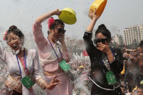泼水节:欢庆盛夏,享受自然与民俗的融合 泼水节:欢庆盛夏,享受自然与民俗的融合