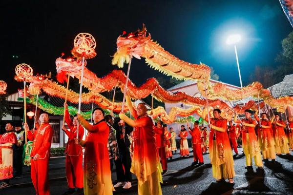 元宵：灯火辉煌，广东元宵节的民俗与家庭文化