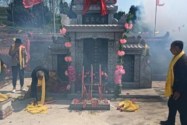 春节:祭拜先祖,传承家族文化 春节:祭拜先祖,传承家族文化