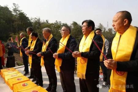 清明节：祭祖烧纸钱，传承敬祖文化