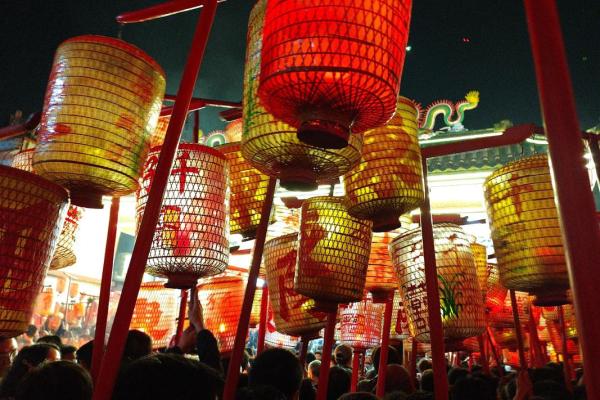 元宵节:灯火璀璨,传承千年习俗 元宵节:灯火璀璨,传承千年习俗