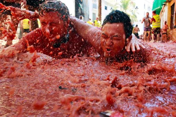西班牙：番茄大战，体验狂欢与自然的极限挑战