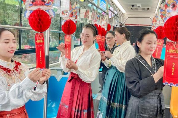 元宵节:赏花灯猜灯谜,体验传统民俗的魅力 元宵节:赏花灯猜灯谜,体验传统民俗的魅力