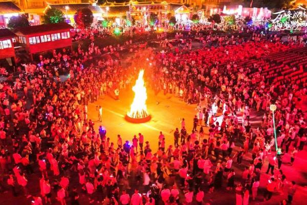 纳西族火把节：传承文化，点亮夜空的火焰