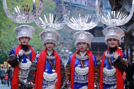 圣诞节：苗族融合文化，感受节日魅力