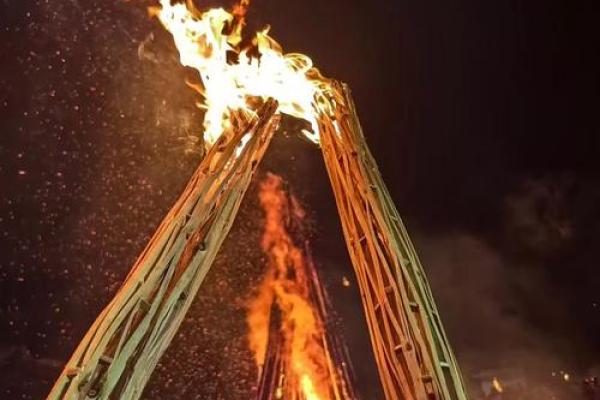 火把节:点燃熊熊火光,传承彝族文化魅力 火把节:点燃熊熊火光,传承彝族文化魅力